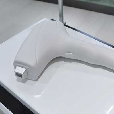 Máy loại bỏ lông bằng laser diode 808nm với sức mạnh 450W-600W và 10 triệu lần chụp để loại bỏ lông vĩnh viễn