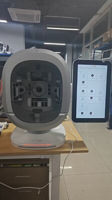 Máy quét da mặt AI tiên tiến với màn hình 15,6 inch để phân tích 14 vấn đề về da bằng 16 ngôn ngữ